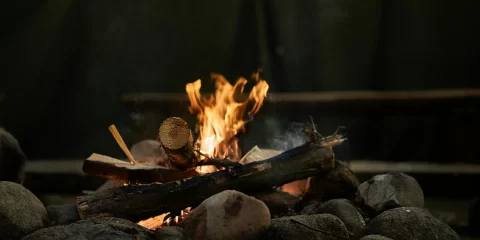 Mag je zomaar een kampvuur in je tuin maken?